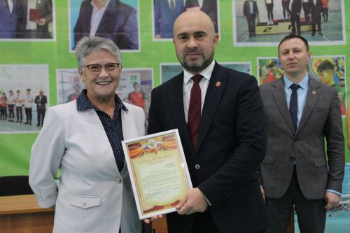 Физик мөмкинлекләре чиклеләр арасында   кул көрәше