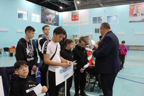 Физик мөмкинлекләре чиклеләр арасында   кул көрәше