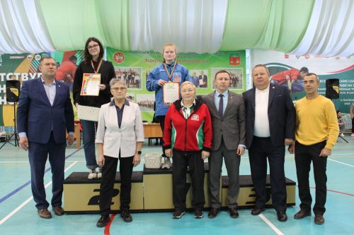 Физик мөмкинлекләре чиклеләр арасында   кул көрәше