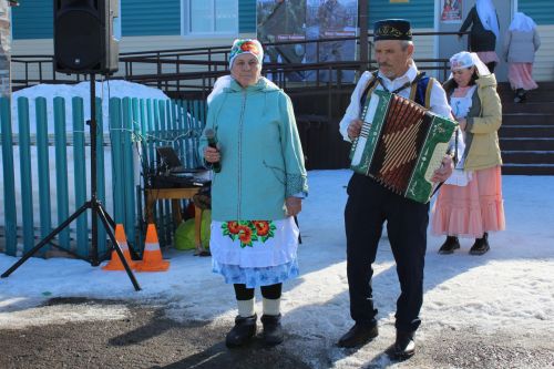 Район буйлап Нәүрүз атлый