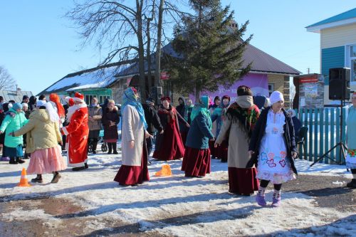 Район буйлап Нәүрүз атлый