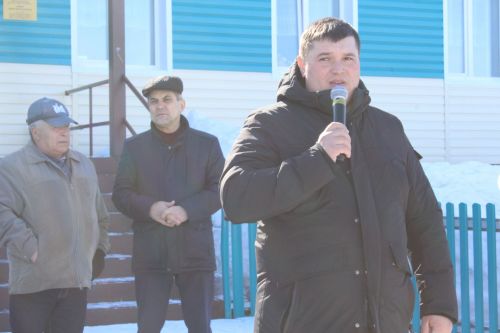 Район буйлап Нәүрүз атлый