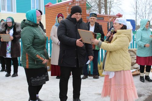 Район буйлап Нәүрүз атлый