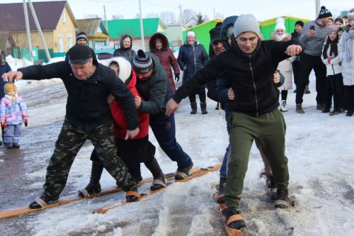 Район буйлап Нәүрүз атлый