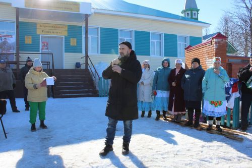 Район буйлап Нәүрүз атлый