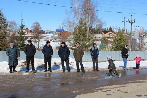 Район буйлап Нәүрүз атлый