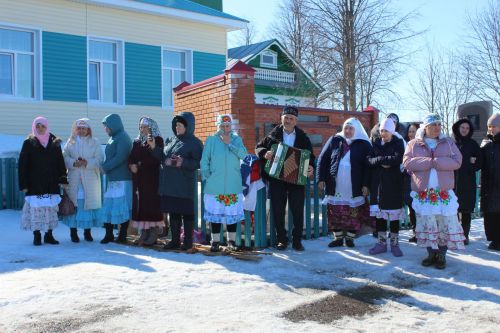 Район буйлап Нәүрүз атлый