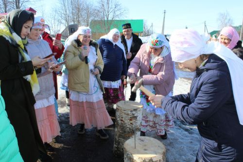 Район буйлап Нәүрүз атлый