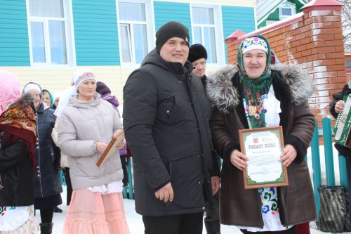 Район буйлап Нәүрүз атлый