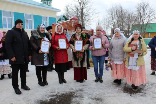 Район буйлап Нәүрүз атлый