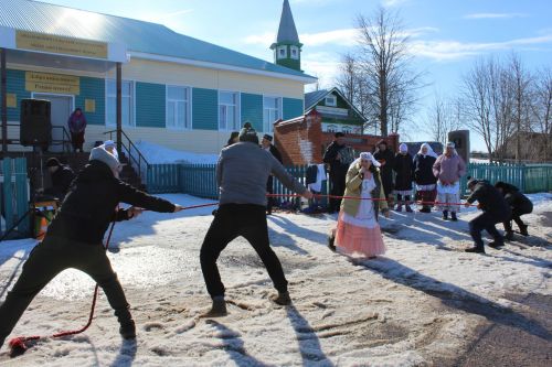 Район буйлап Нәүрүз атлый