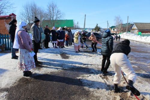 Район буйлап Нәүрүз атлый