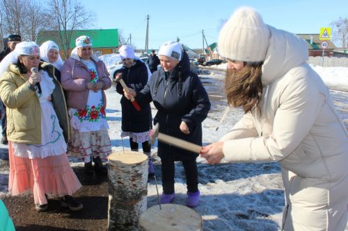 Район буйлап Нәүрүз атлый