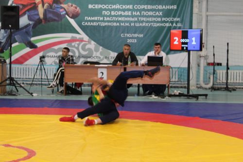 Салават тагын яшь көрәшчеләрне сөендерде