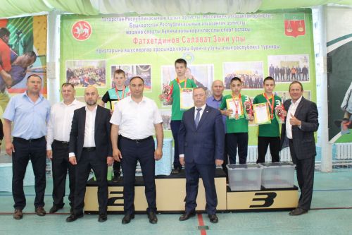 Салават тагын яшь көрәшчеләрне сөендерде