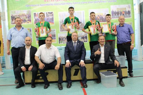 Салават тагын яшь көрәшчеләрне сөендерде