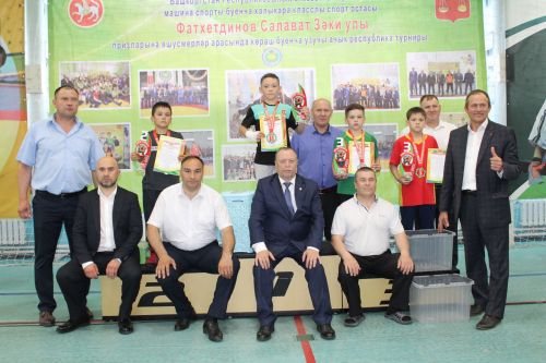 Салават тагын яшь көрәшчеләрне сөендерде