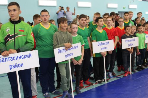 Салават тагын яшь көрәшчеләрне сөендерде