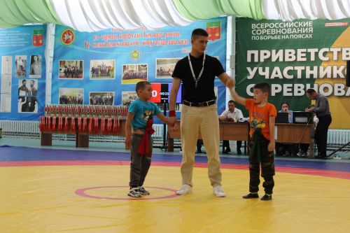 Салават тагын яшь көрәшчеләрне сөендерде