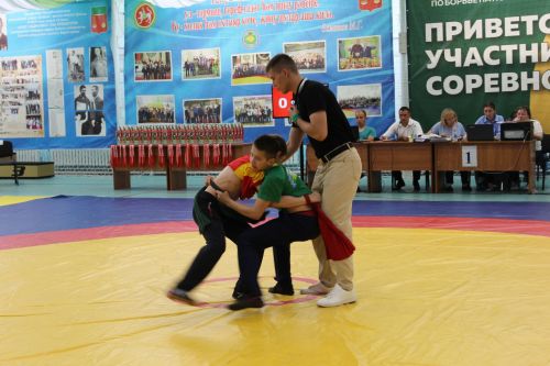 Салават тагын яшь көрәшчеләрне сөендерде