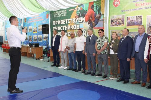 Салават тагын яшь көрәшчеләрне сөендерде