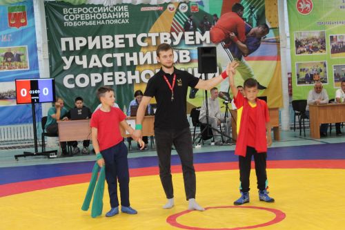 Салават тагын яшь көрәшчеләрне сөендерде