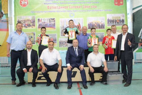 Салават тагын яшь көрәшчеләрне сөендерде