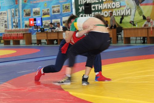 Салават тагын яшь көрәшчеләрне сөендерде