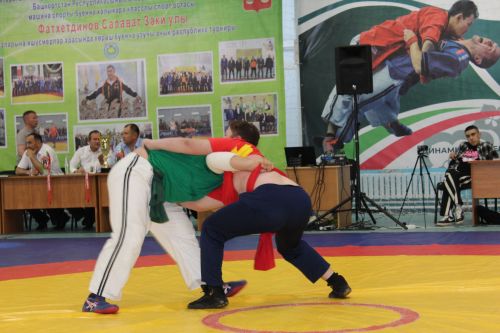 Салават тагын яшь көрәшчеләрне сөендерде