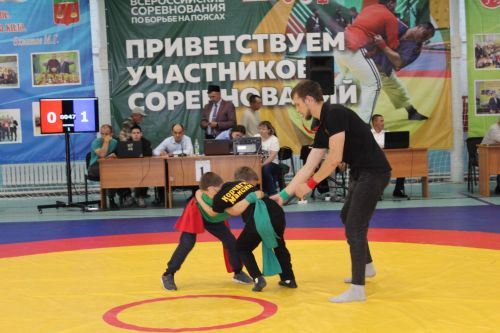 Салават тагын яшь көрәшчеләрне сөендерде