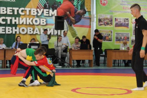Салават тагын яшь көрәшчеләрне сөендерде