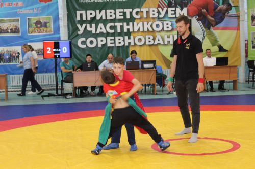 Салават тагын яшь көрәшчеләрне сөендерде