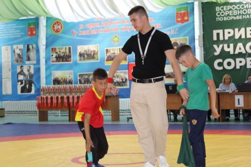 Салават тагын яшь көрәшчеләрне сөендерде
