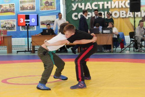 Салават тагын яшь көрәшчеләрне сөендерде