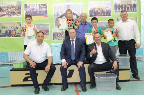 Салават тагын яшь көрәшчеләрне сөендерде