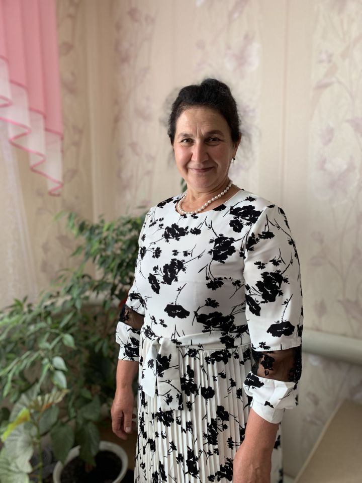 Теләче районында яшәүче Гыйниятова Әнисә Габдерәүф кызының  5 декабрьдә 60 яшьлек юбилее