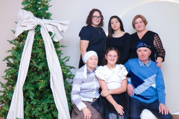 13 нче декабрь Олы Саурыш авылында гомер итүче, кадерле әниебез Сибгатуллина Хәмидә Ахунҗан кызының туган көне