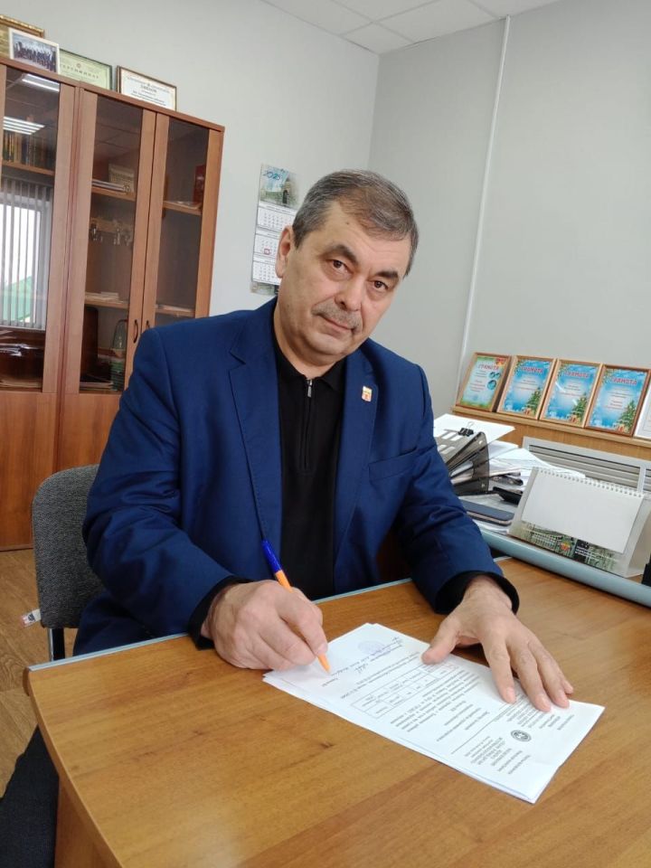 Район ветеринария берләшмәсе җитәкчесе&nbsp;Гарипов Илгизәр Габделмавлитовичны&nbsp; 60 яшьлек юбилее белән тәбрик итәбез
