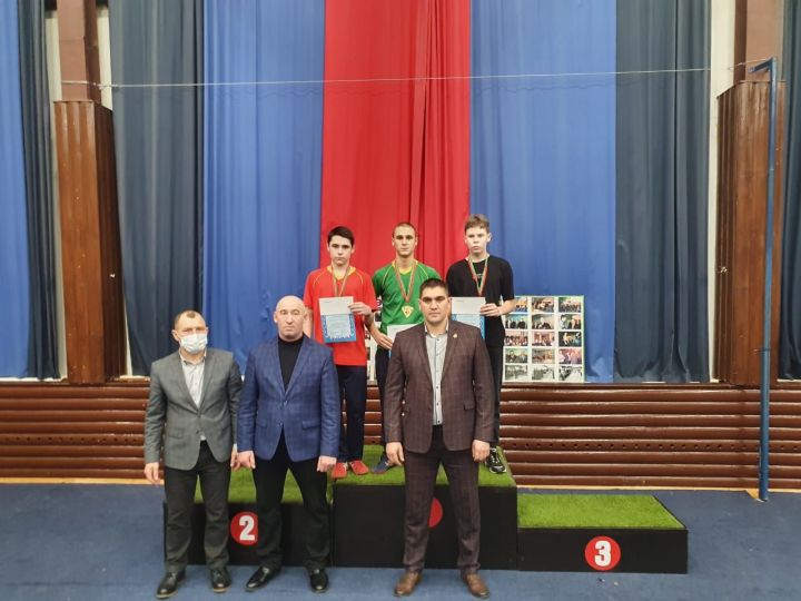 Көрәш буенча республика турниры узды