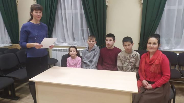 Җәмәгать урыннарында үзеңне ничек тотарга?