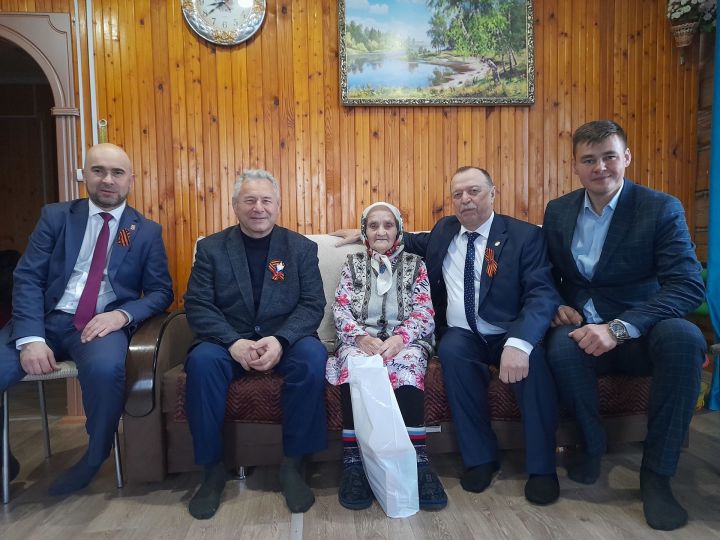 Сугыш мәхшәрен кичкән ветераннар  җитәкчеләргә олы рәхмәтле булып калды