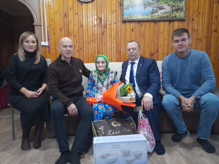 Сугыш ветераны туган көнен билгеләп узды