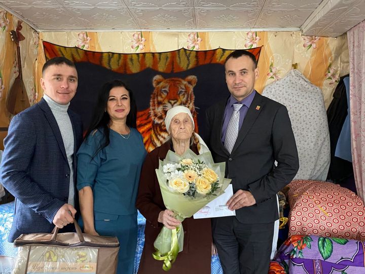 Бүген Тактамыш авылында яшәүче Анна Васильевага 95 яшь тулды.