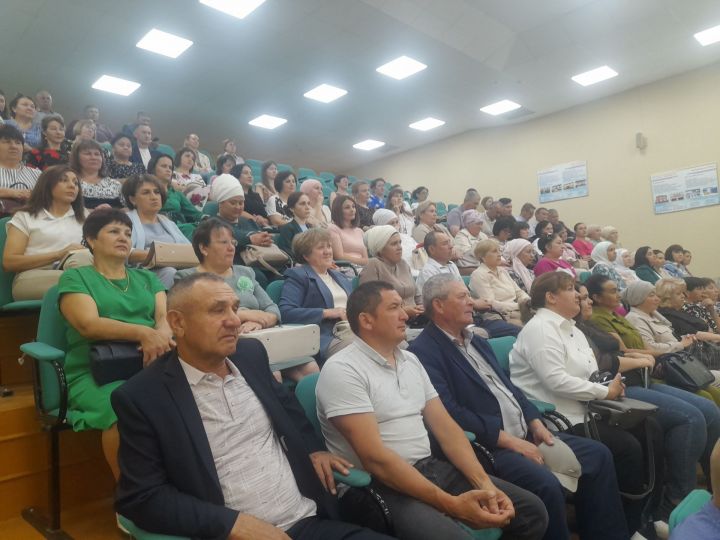 Профсоюзлар федерациясе хезмәткәрләре укулар уздырды