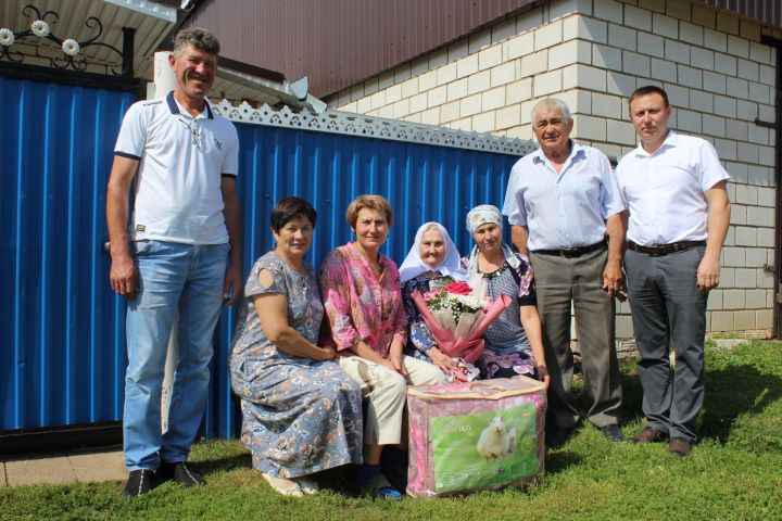 Бәхетле картлык кичерә