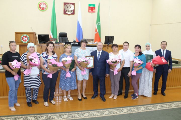 Почтальоннар бүләкләнде