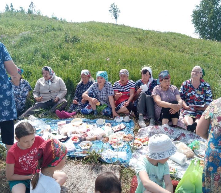 Иске Карабаян авылында  «Яңгыр боткасы»