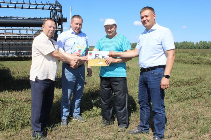 Урып-җыю эшләре белән таныштылар