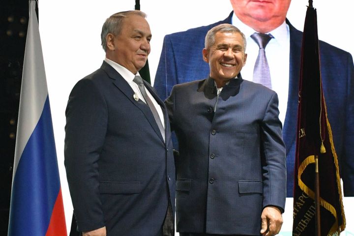 «Россия Федерациясенең атказанган авыл хуҗалыгы хезмәткәре» дигән мактаулы исем бирелде