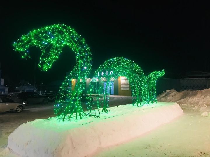 Теләченең үзәк ял паркында  Яңа ел символы - Елан барлыкка килде